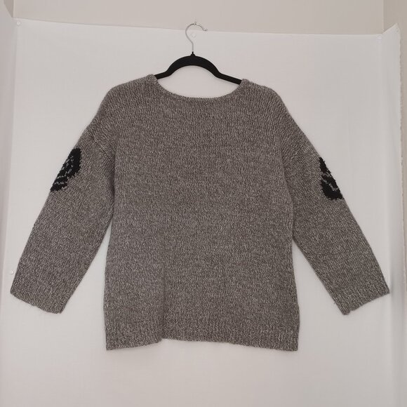 Cable & Gauge Gray Sweater with Black Roses Size Large - Picture 2 of 7